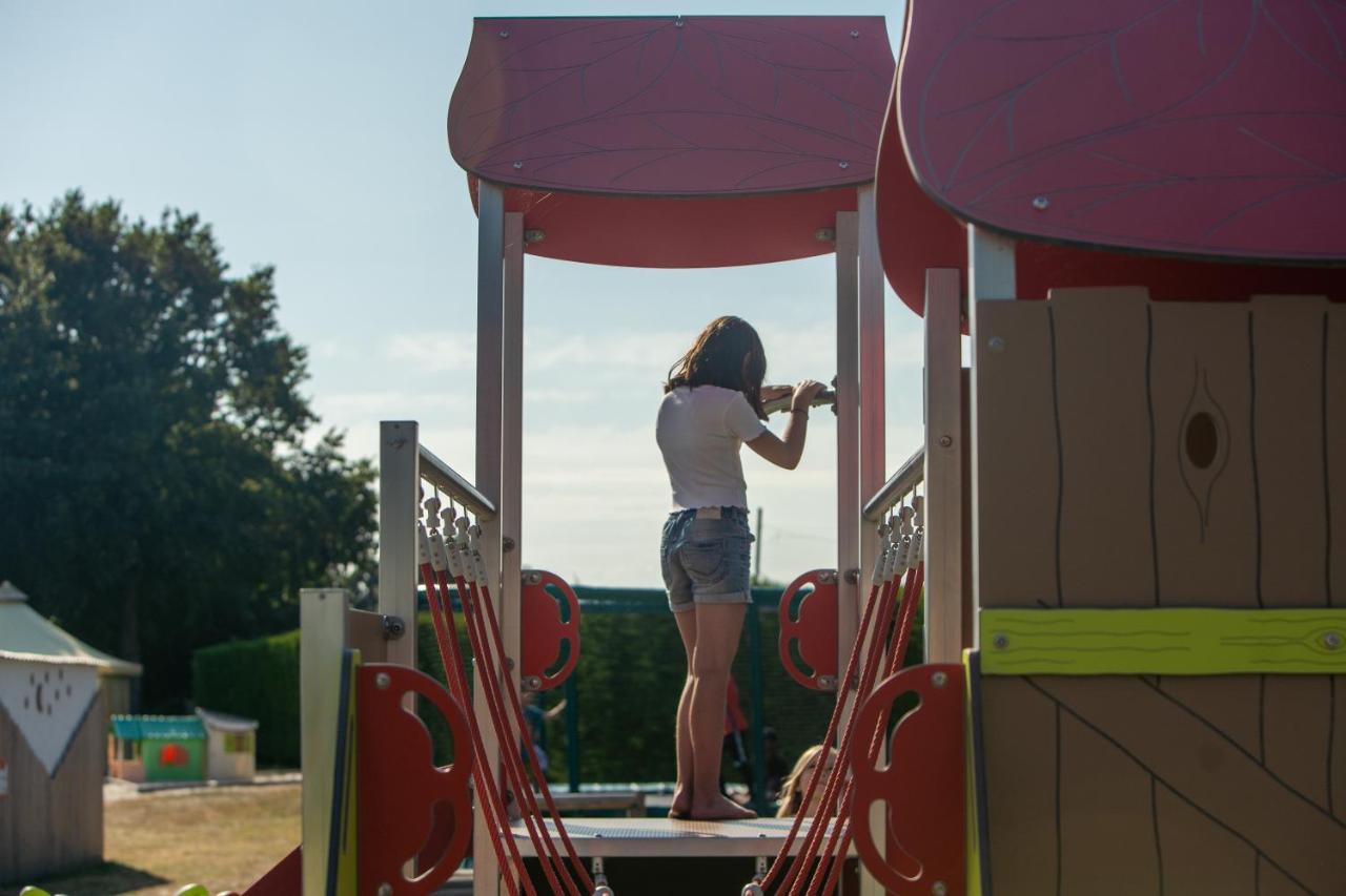 Camping Les Brillas Les Moutiers Екстер'єр фото