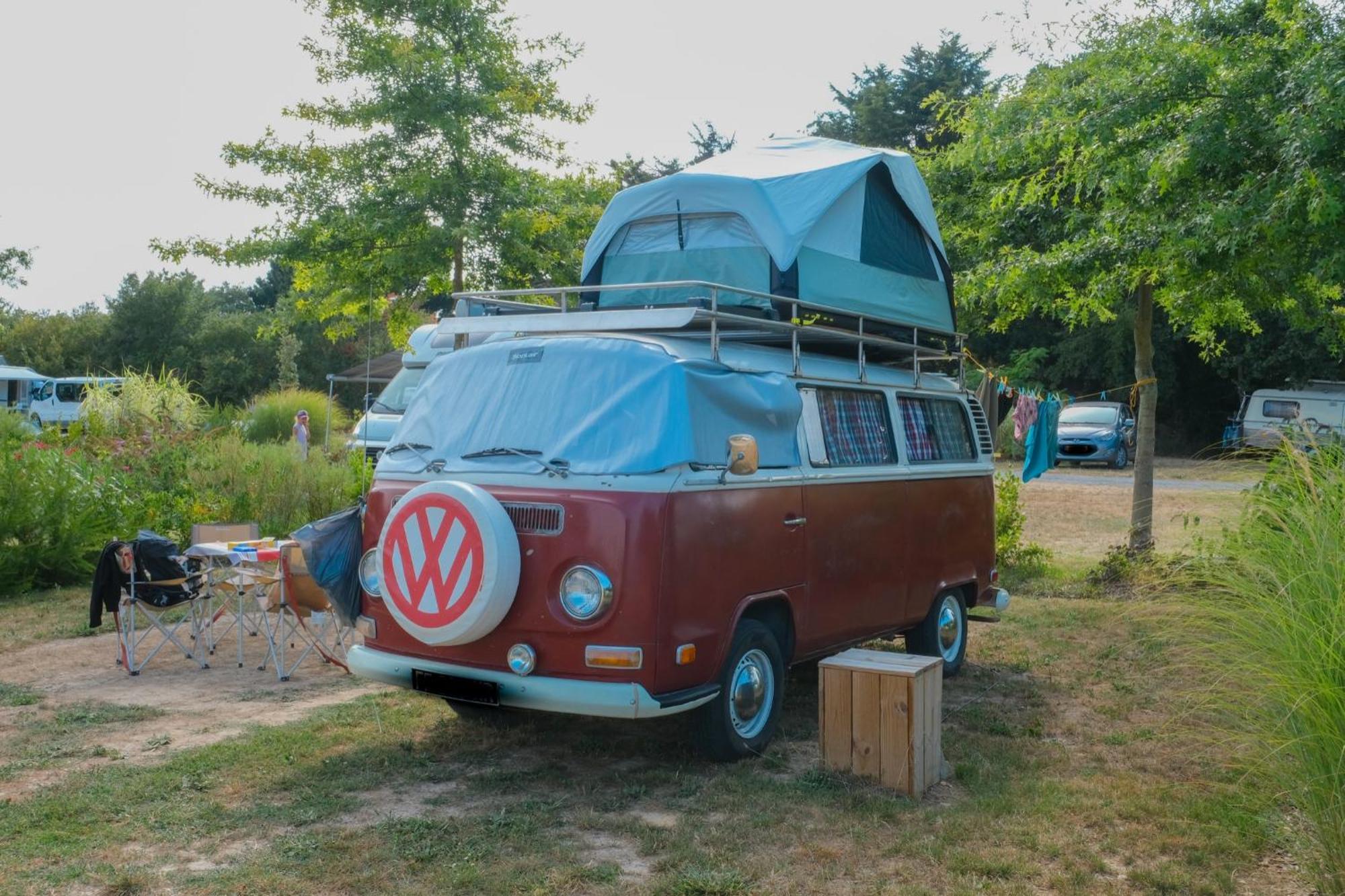 Camping Les Brillas Les Moutiers Екстер'єр фото